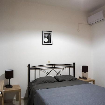Pink Sand Sea Apartment Adelianos Kampos Exterior photo
