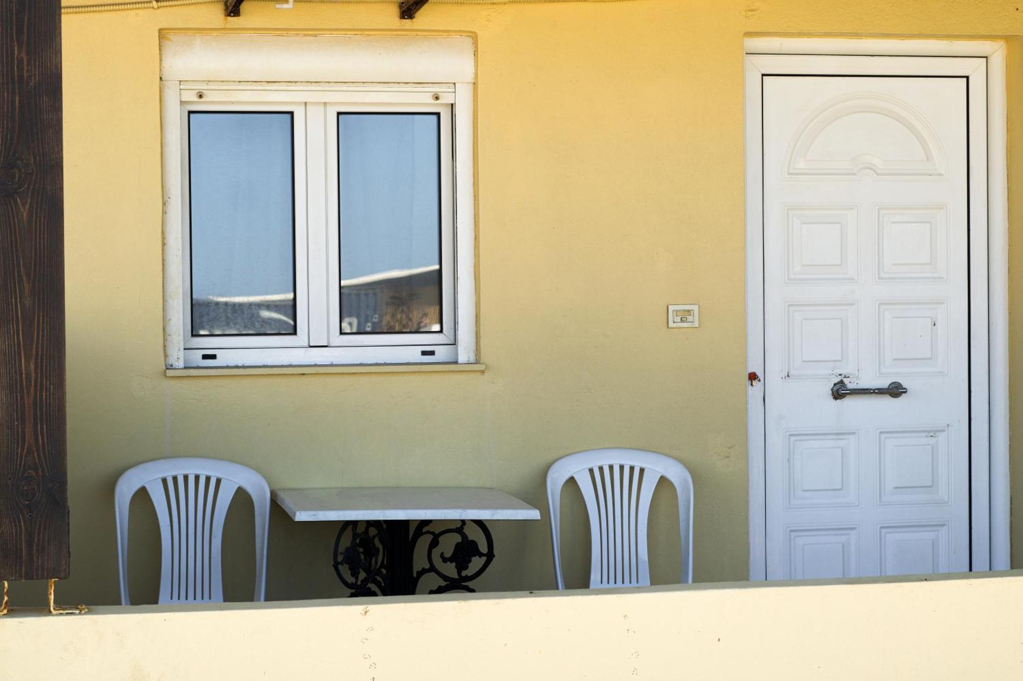 Pink Sand Sea Apartment Adelianos Kampos Exterior photo