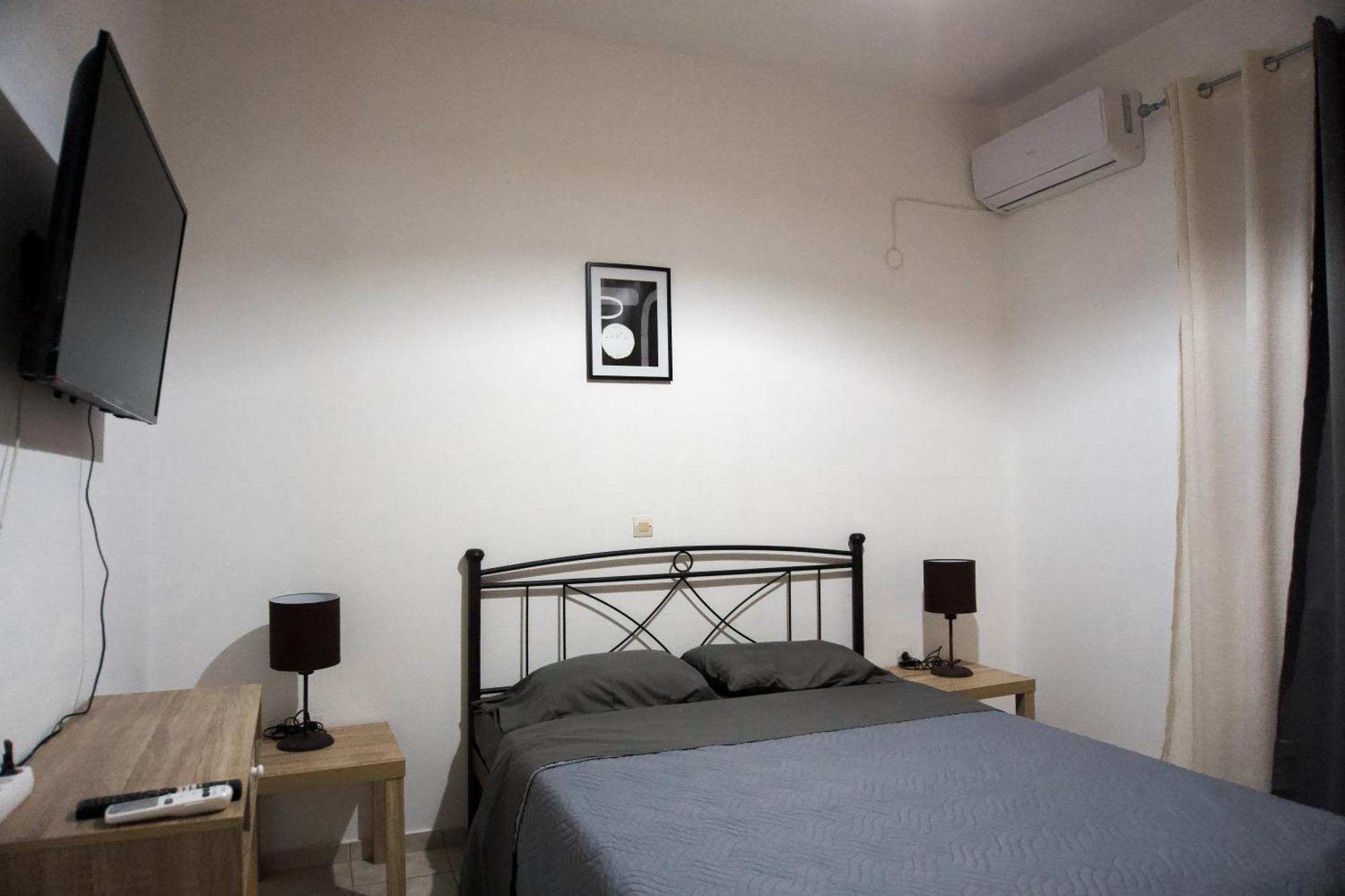 Pink Sand Sea Apartment Adelianos Kampos Exterior photo