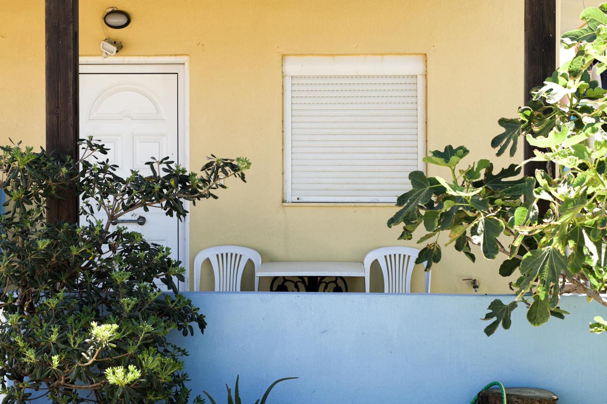 Pink Sand Sea Apartment Adelianos Kampos Exterior photo